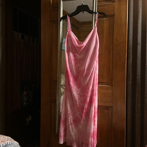Sage Collective Dresses & Skirts - Sage Collective Pink Tie Dye Spaghetti Strap Midi Slip Dress